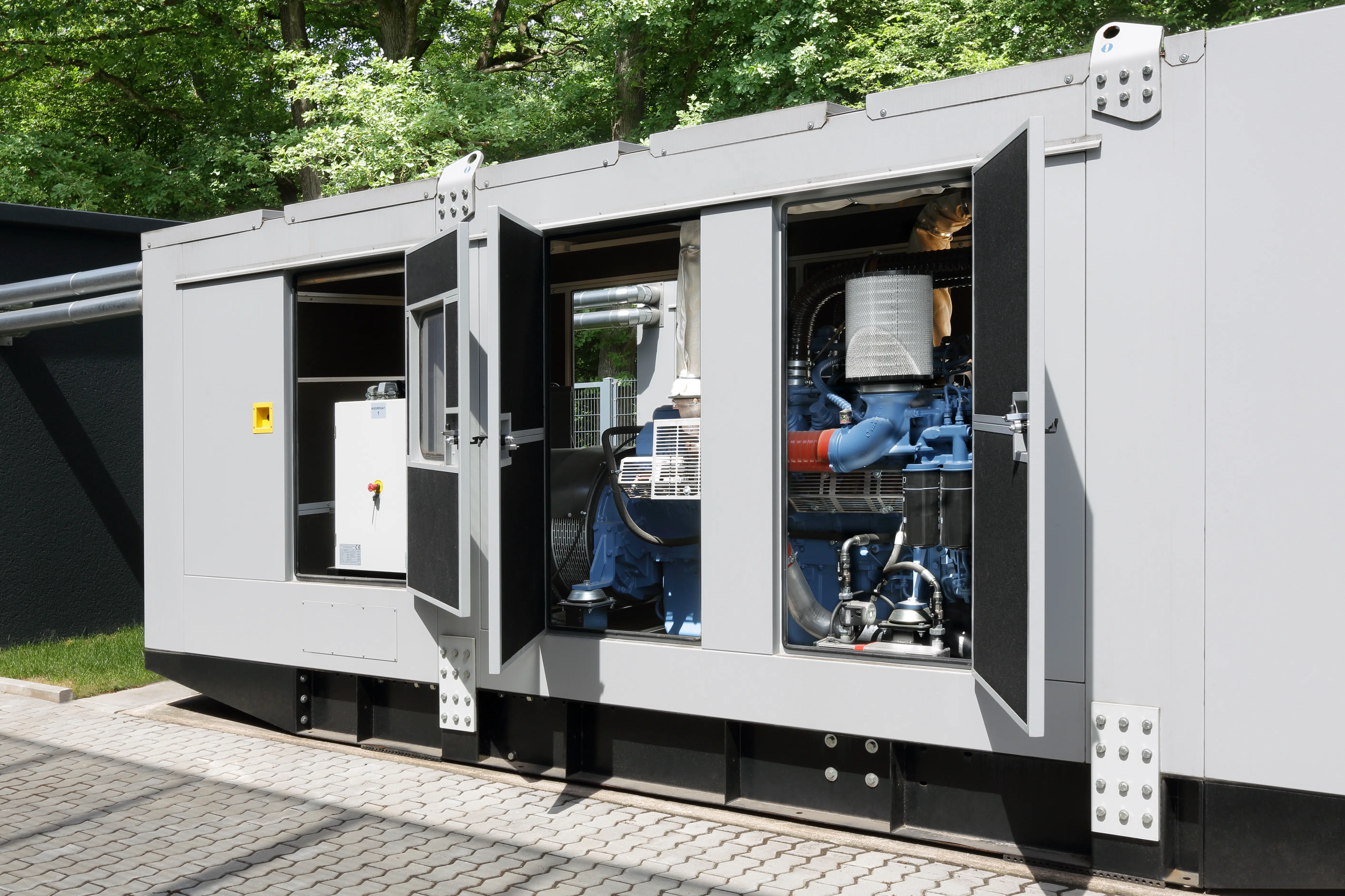 Das saarländische Premium-Rechenzentrum der Net-Build GmbH - Generatoren